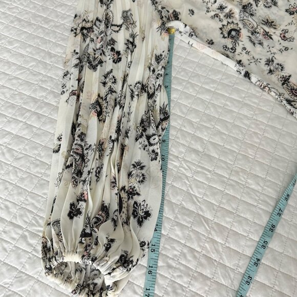 Express Floral Blouse White & Black Medium - Picture 11 of 12